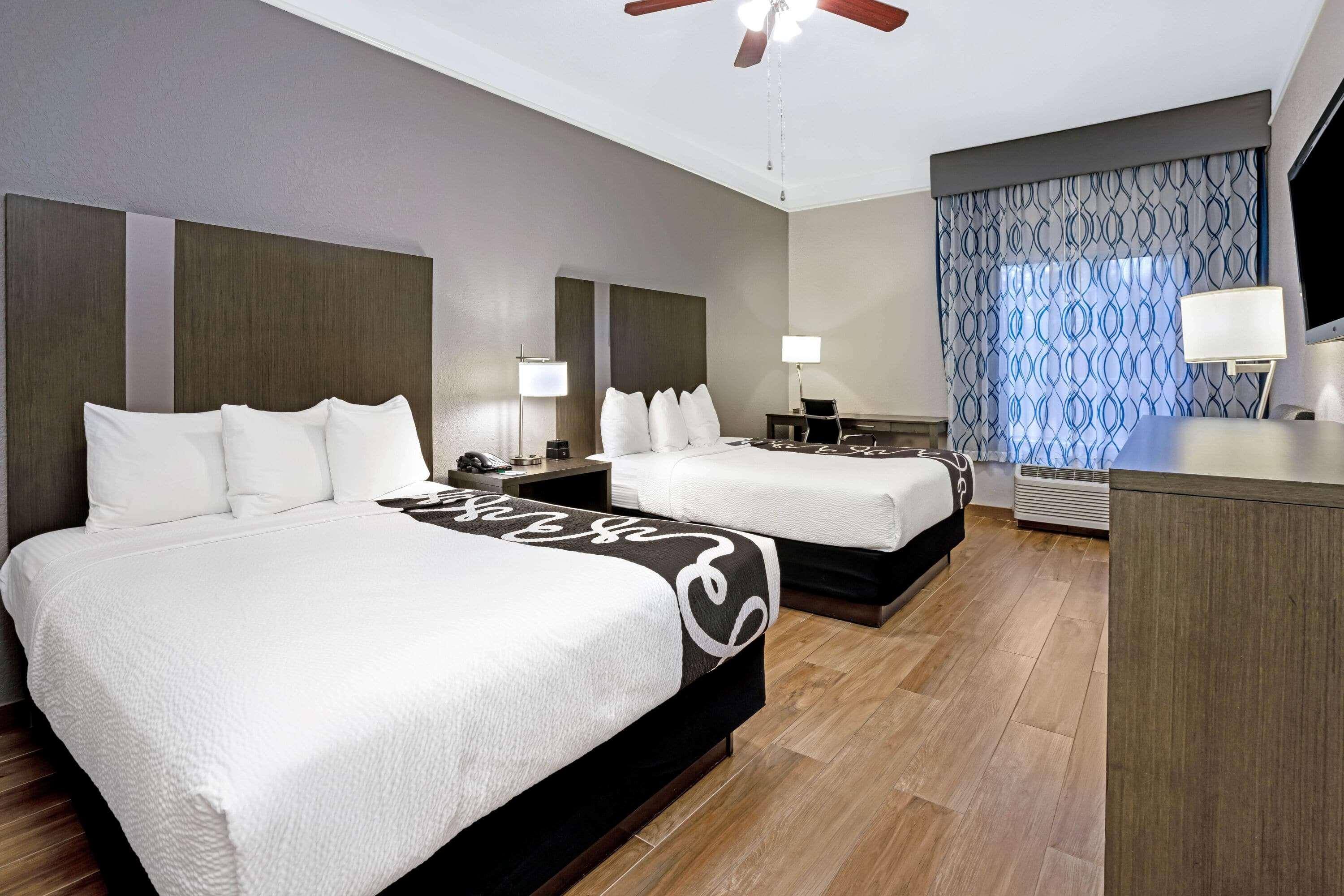 Hotel La Quinta By Wyndham Conroe Exterior foto